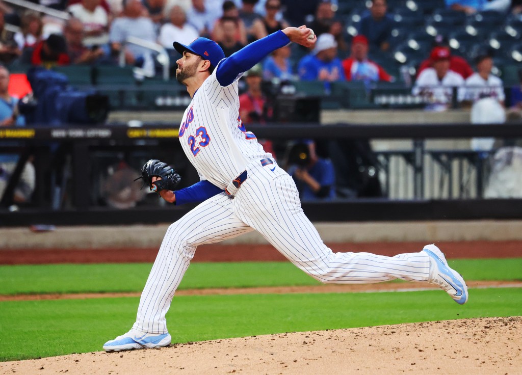 New York Mets pitcher David Peterson pitches the baseball.