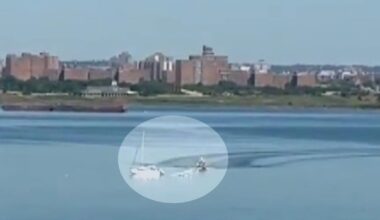 Sea plane crash reported in NYC's East River, FDNY says
