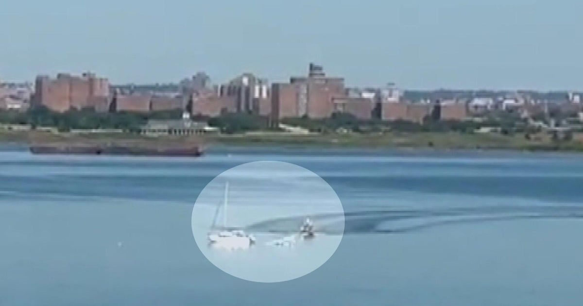Sea plane crash reported in NYC's East River, FDNY says