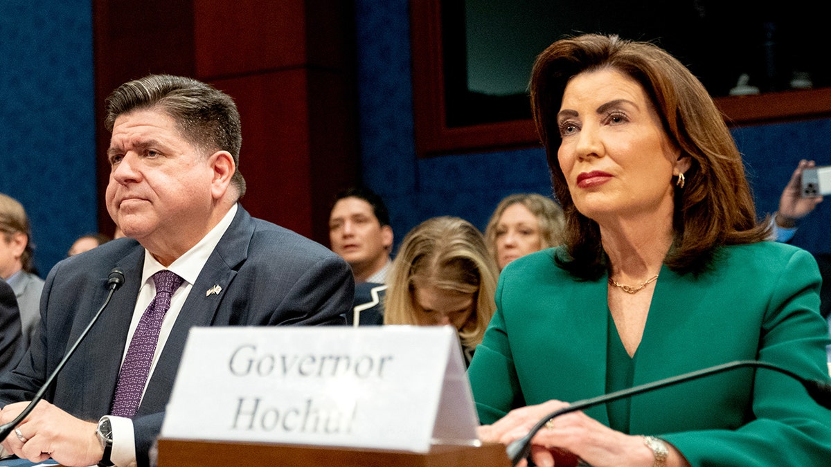 Illinois Gov. JB Pritzker and New York Gov. Kathy Hochul standing together