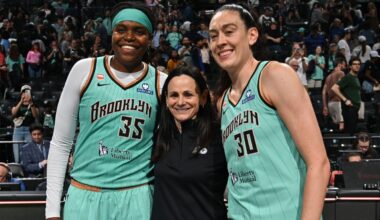 New York fans give Tempo HC Sandy Brondello standing ovation