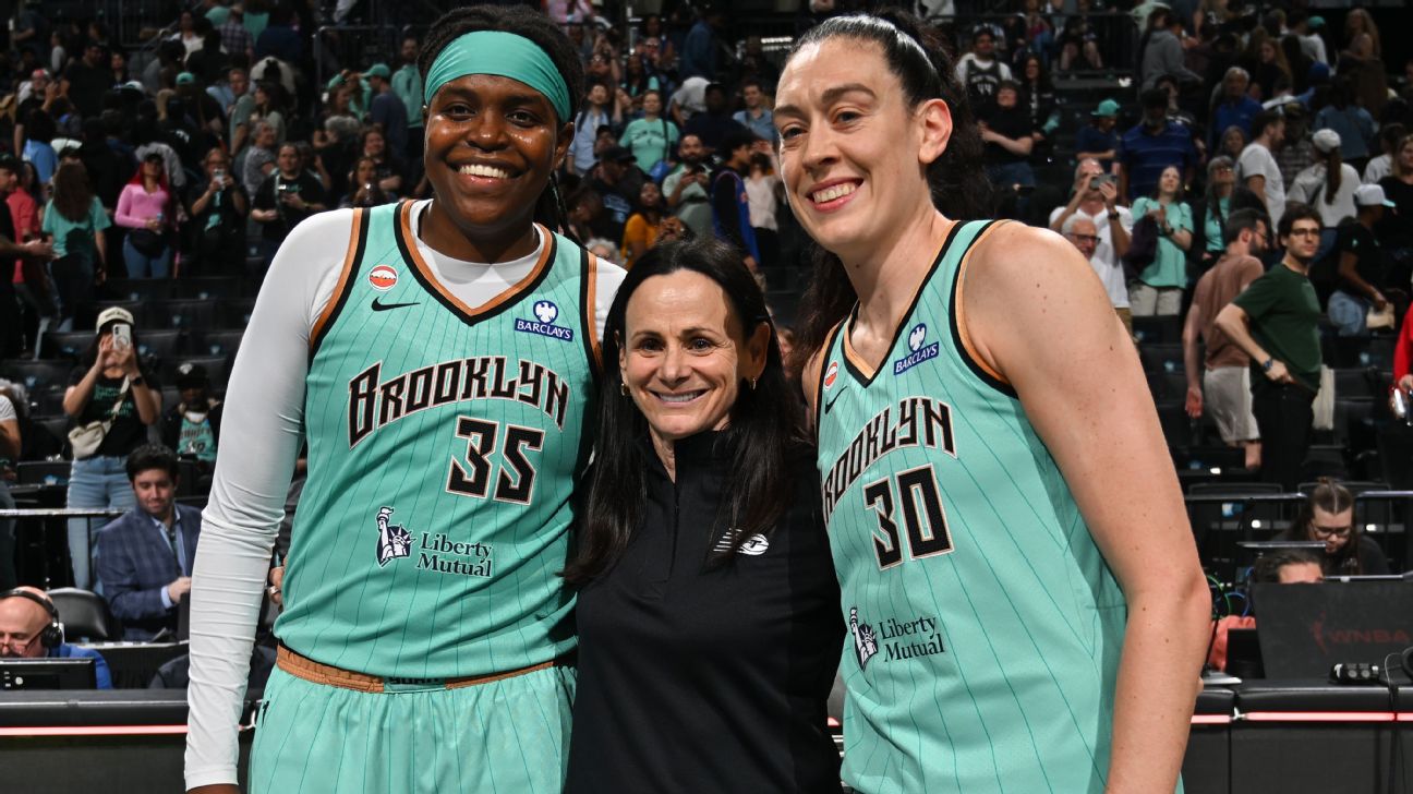 New York fans give Tempo HC Sandy Brondello standing ovation