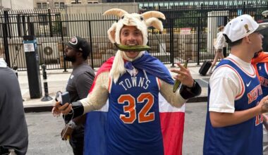 Knicks fans wake up early, crowd NYC for championship parade