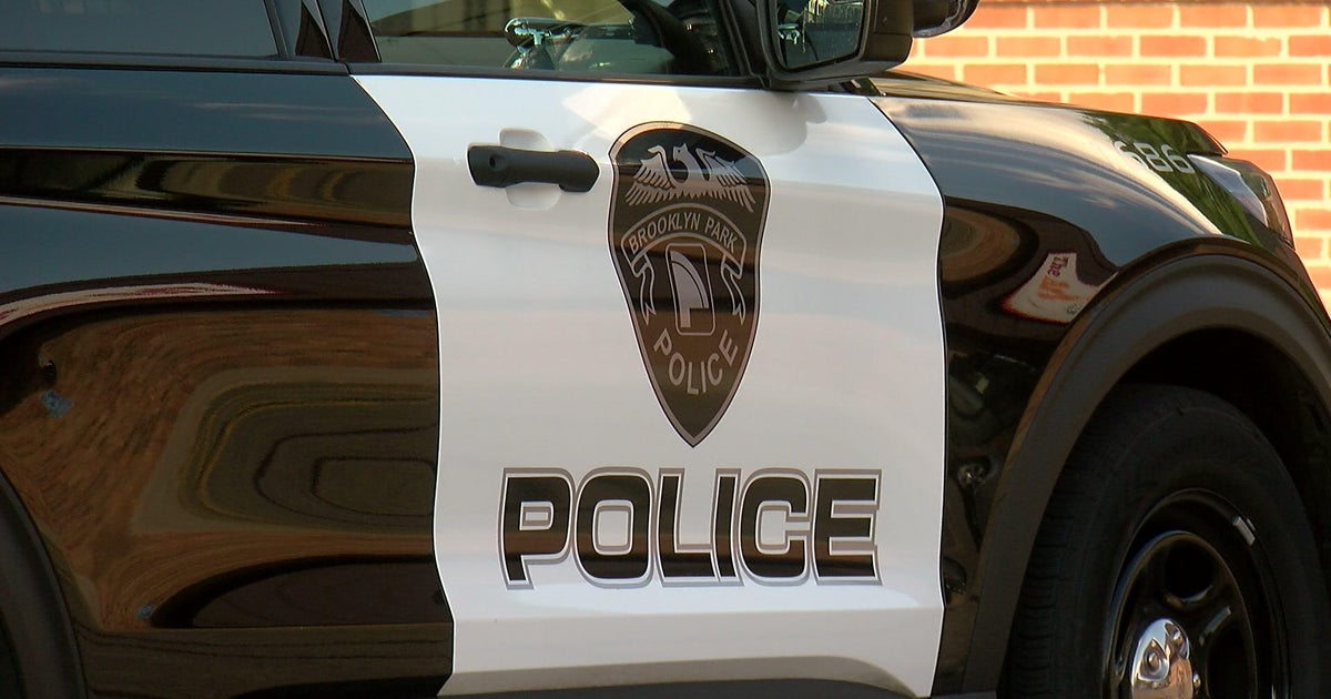 Brooklyn Park police search for suspect in attempted carjacking
