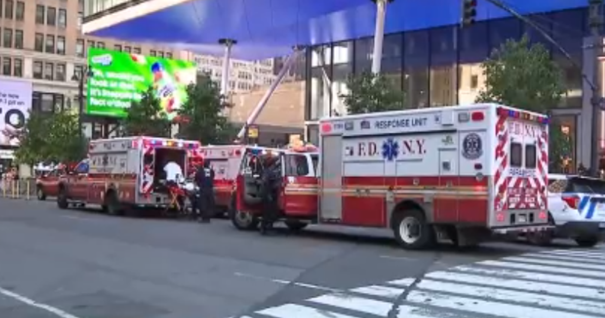 5 people stabbed inside Manhattan’s Penn Station