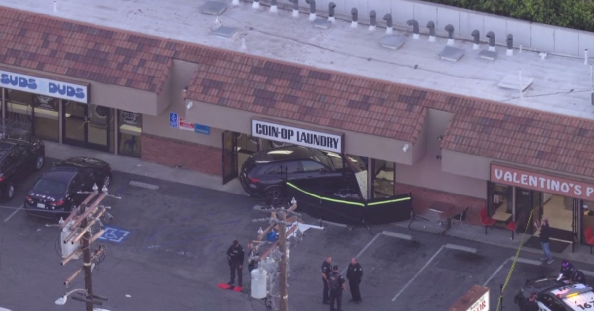 Pedestrian killed after car crashes into Manhattan Beach laundromat