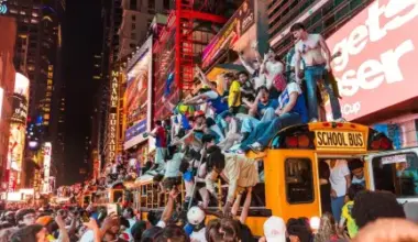 Knicks Championship Leads to Wild Scenes Across Manhattan