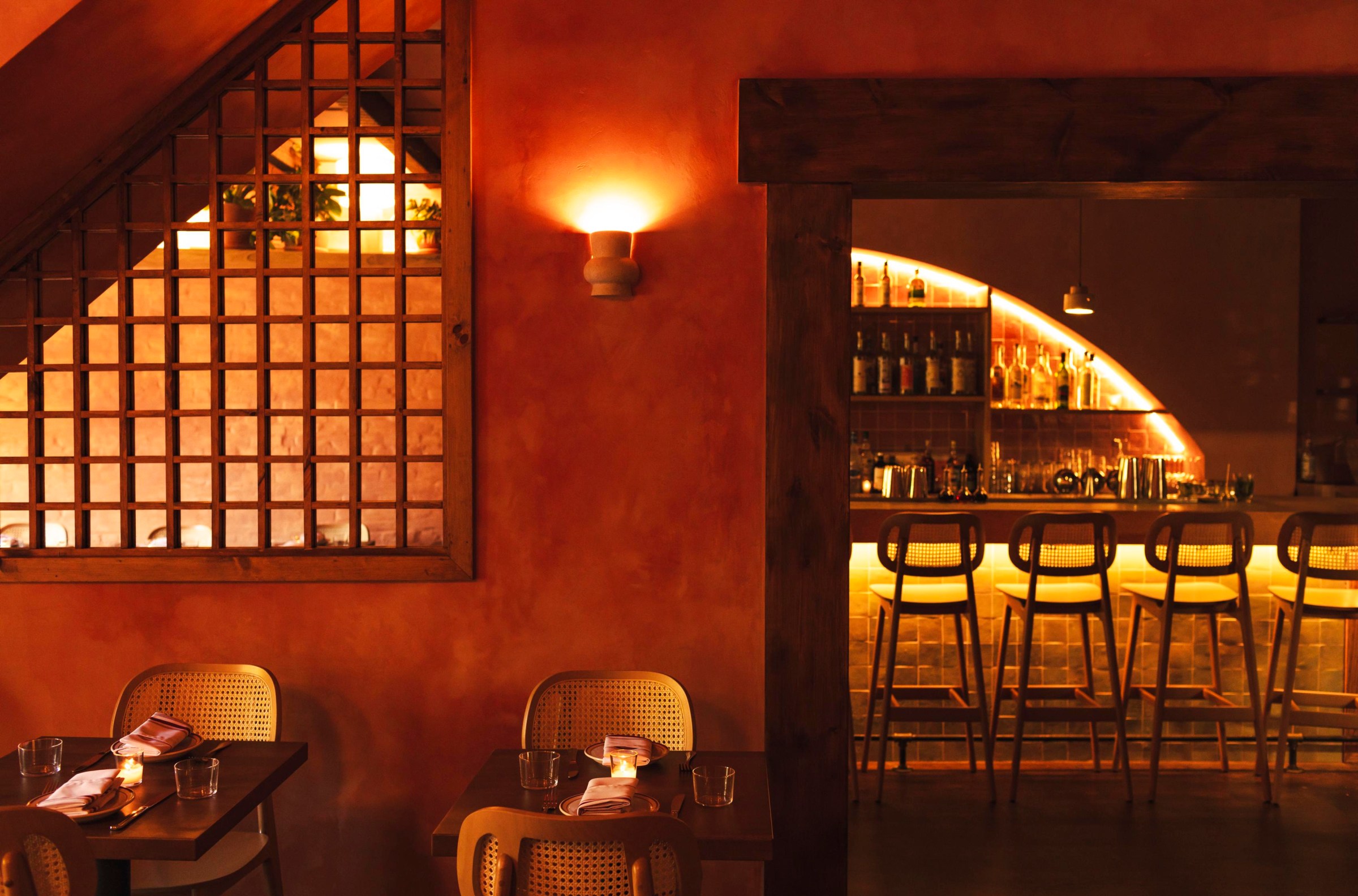 A restaurant room.