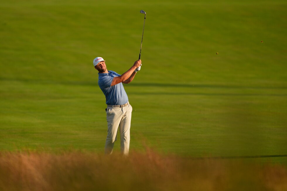 Wyndham Clark seizes on changing nature of Shinnecock to lead US Open