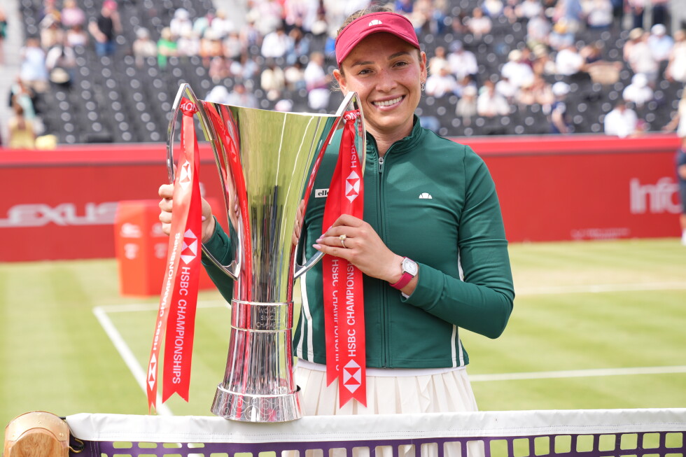 Donna Vekic wins Queen's Club final in straight sets to deny Emma Raducanu