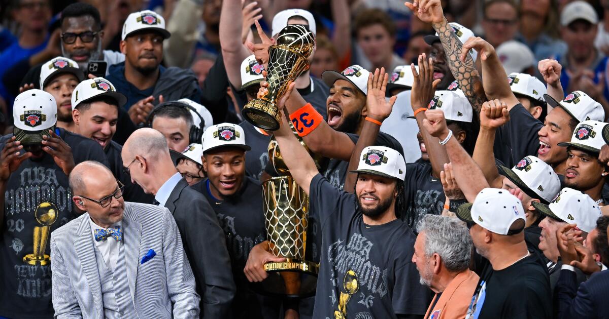 Knicks defeat Spurs to capture first NBA title in 53 years