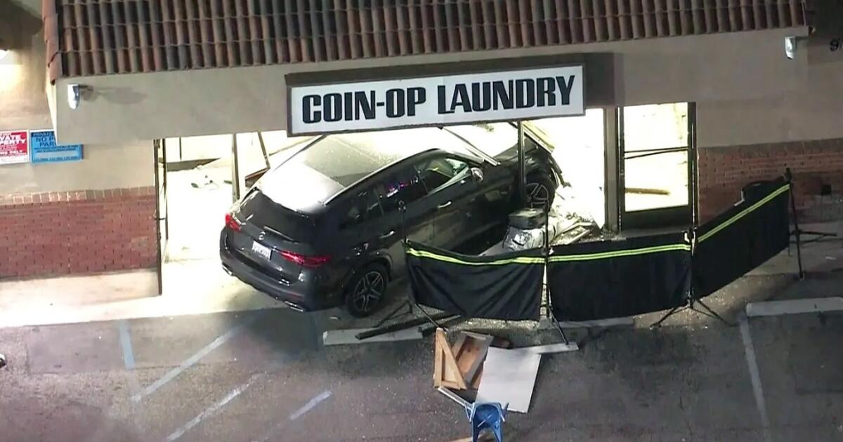 Driver plows into Manhattan Beach laundromat, killing customer inside