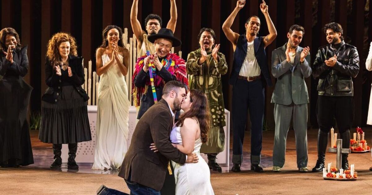 This couple got married at the end of Romeo and Juliet — and so will 31 others