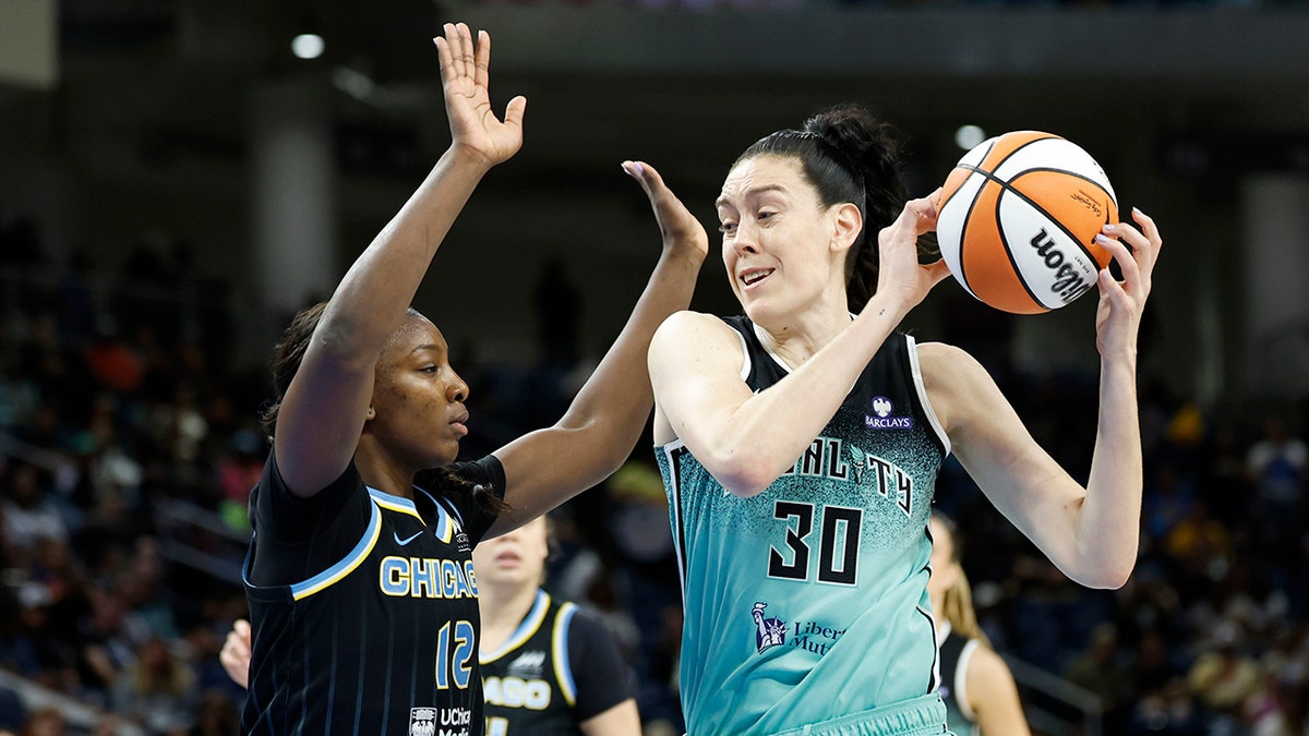 New York Liberty forward Breanna Stewart drives to the basket against Chicago Sky forward Michaela Onyenwere at Wintrust Arena.