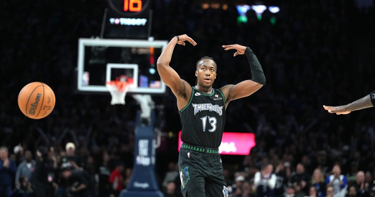 Timberwolves to re-sign Ayo Dosunmu, trade Julius Randle to Brooklyn: Reports