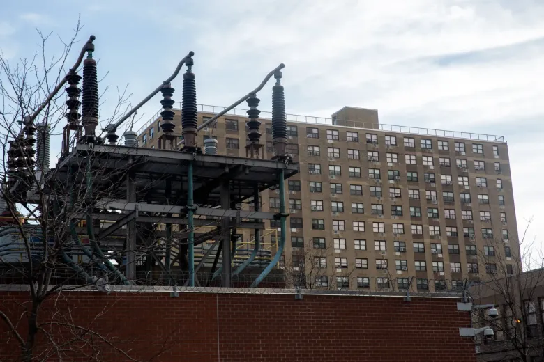 A Con Edison plant on East 14th Street helps power parts of Manhattan, Feb. 16, 2022. Credit: Ben Fractenberg/THE CITY
