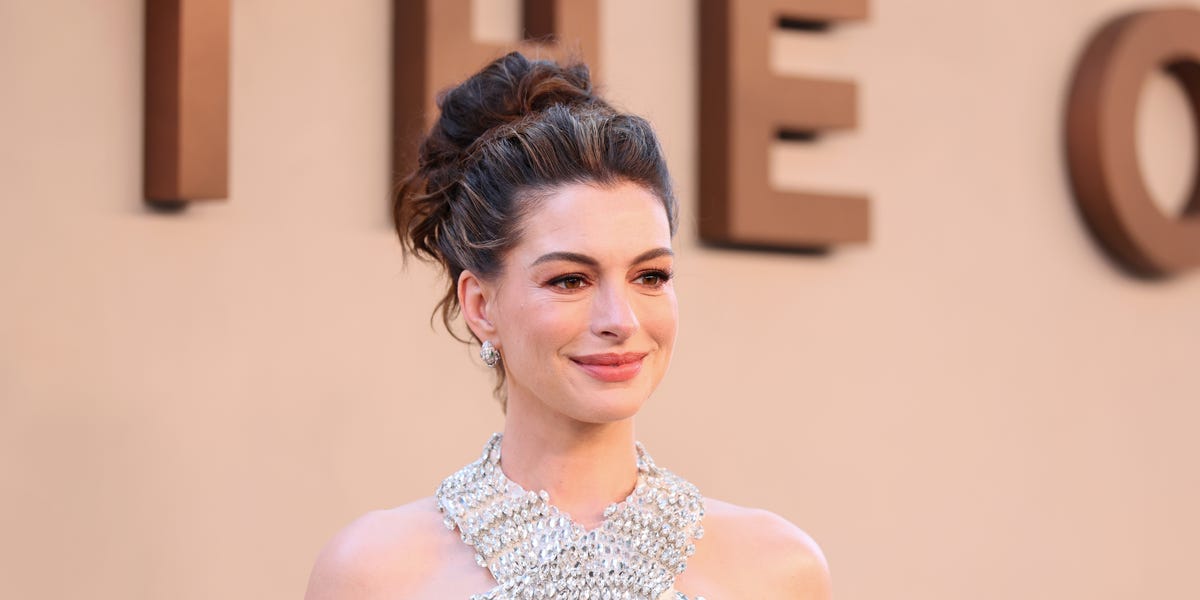 Anne Hathaway Looks Regal in Custom Prada at 'The Odyssey' New York Premiere