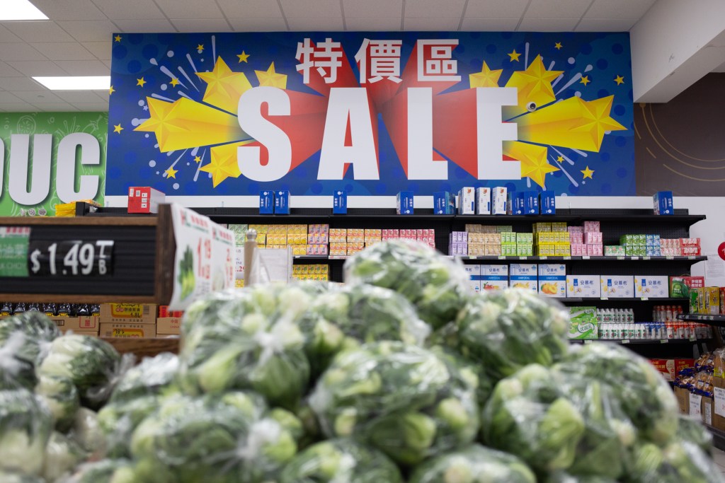 HL Supermarket in New Dorp, Staten Island advertises deals to its growing Chinese community,