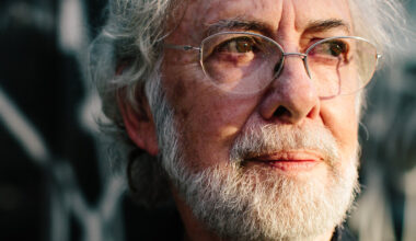 Mike Wallace, Who Wrote a Radical History of New York, Dies at 83