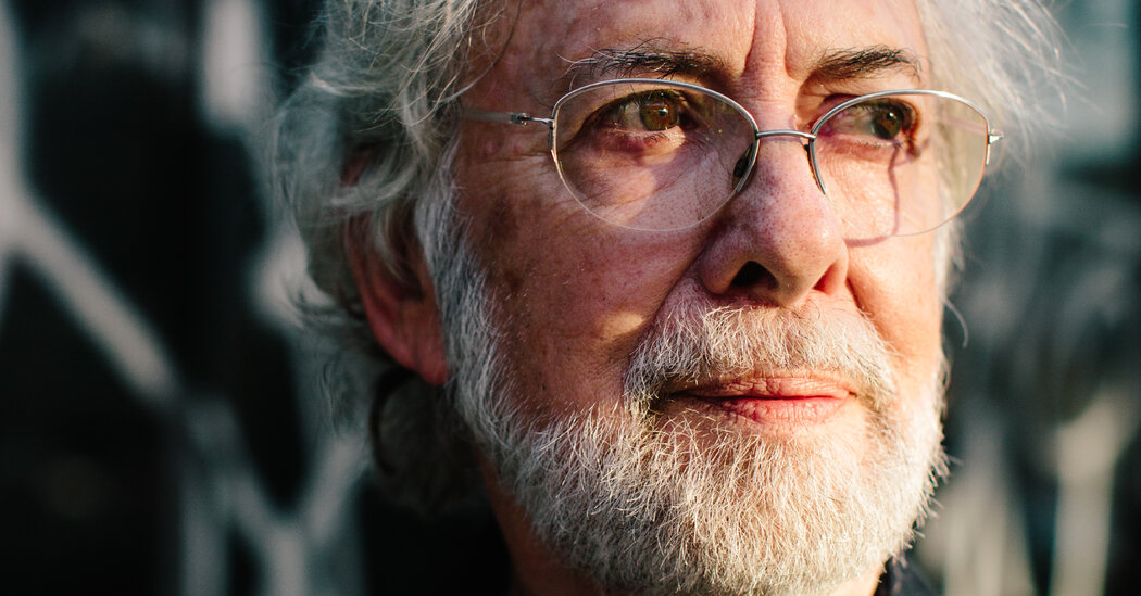 Mike Wallace, Who Wrote a Radical History of New York, Dies at 83