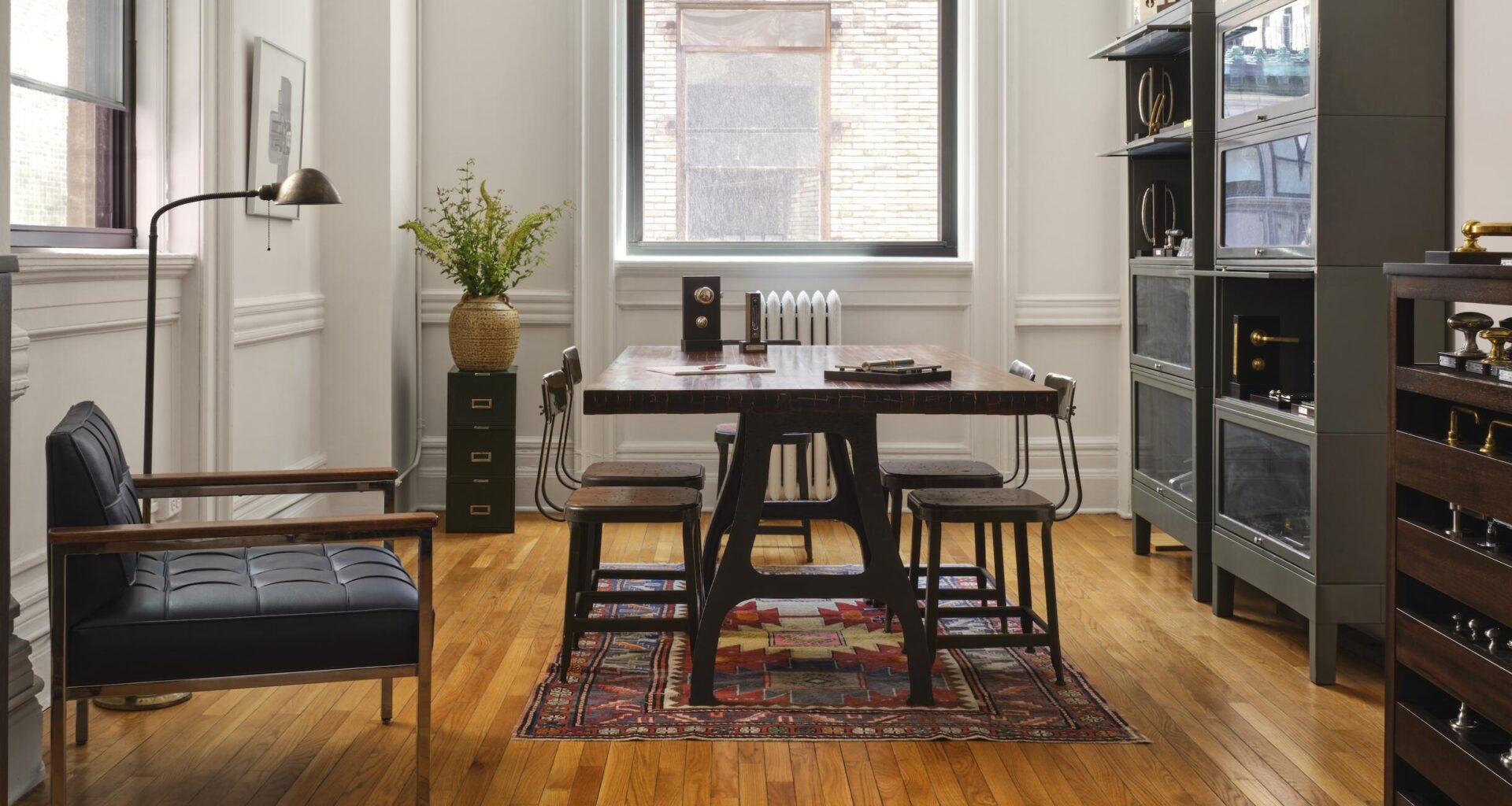 Lowe Hardware finds a new Manhattan neighborhood, Lalique opens in Osaka, and more
