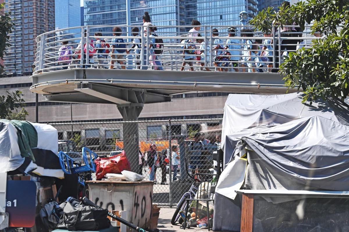 Midtown eyesore turns into homeless magnet — thanks to Mamdani's apathy