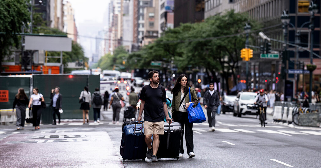 Midtown Evacuations Scramble Plans for Hotel Guests