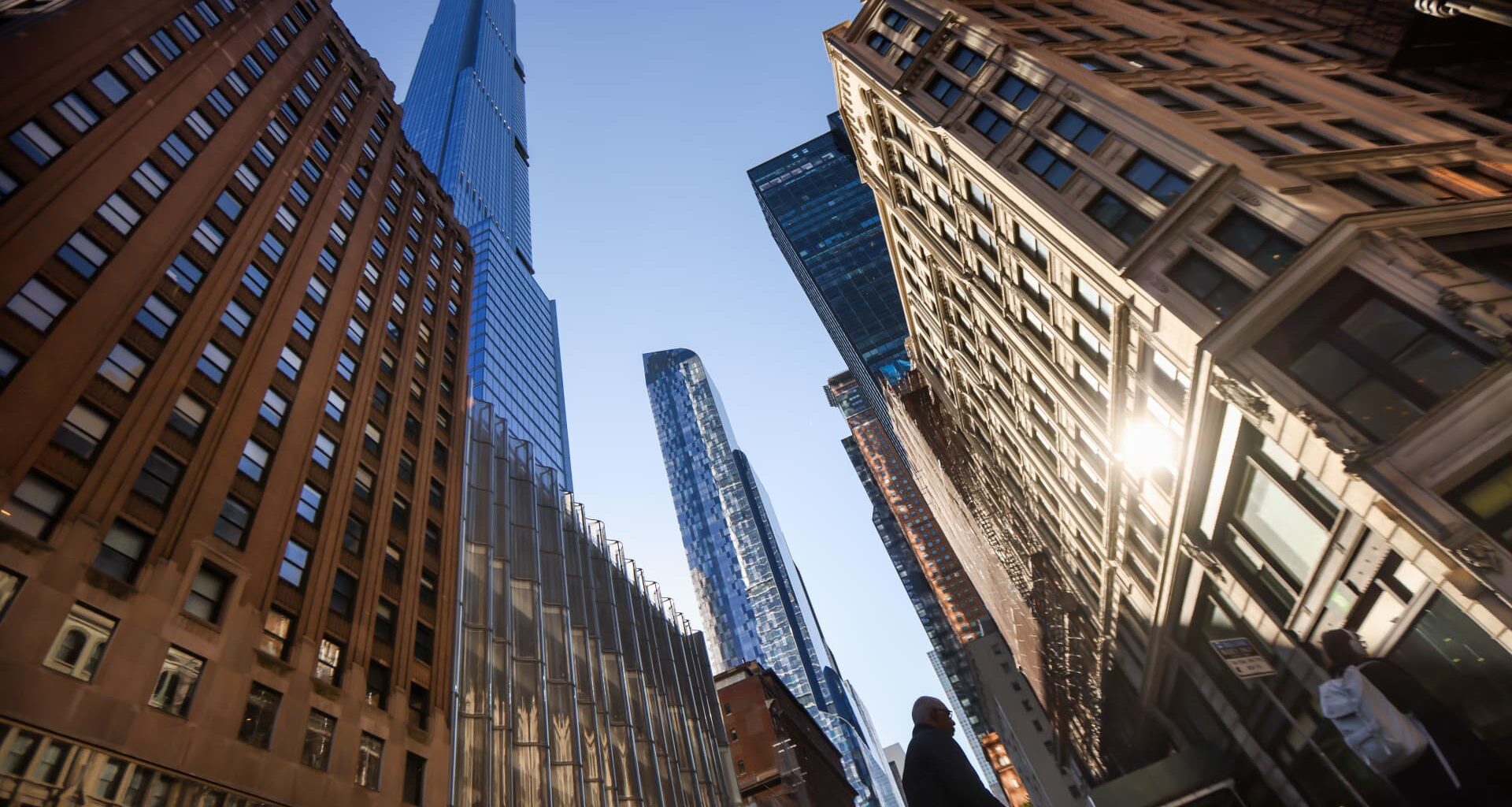 Manhattan luxury real estate sales hold firm
