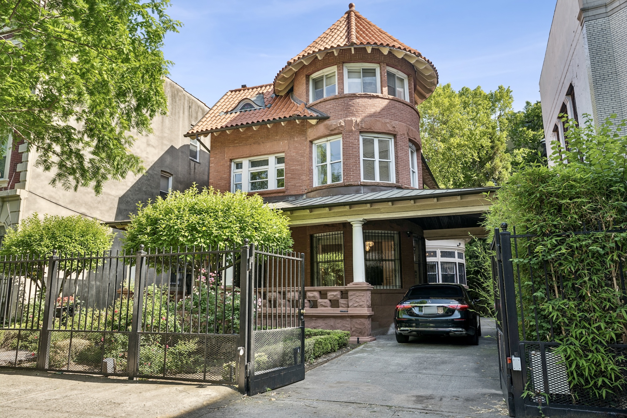 For $3.8M, this Queen Anne mansion in Crown Heights is a neighborhood landmark For $3.8M, this Queen Anne mansion in Crown Heights is a neighborhood landmark