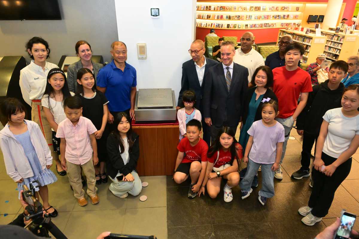 Sen. Liu seals America 250 Time Capsule to be displayed at Queens Public Library in Flushing for next 50 years – QNS