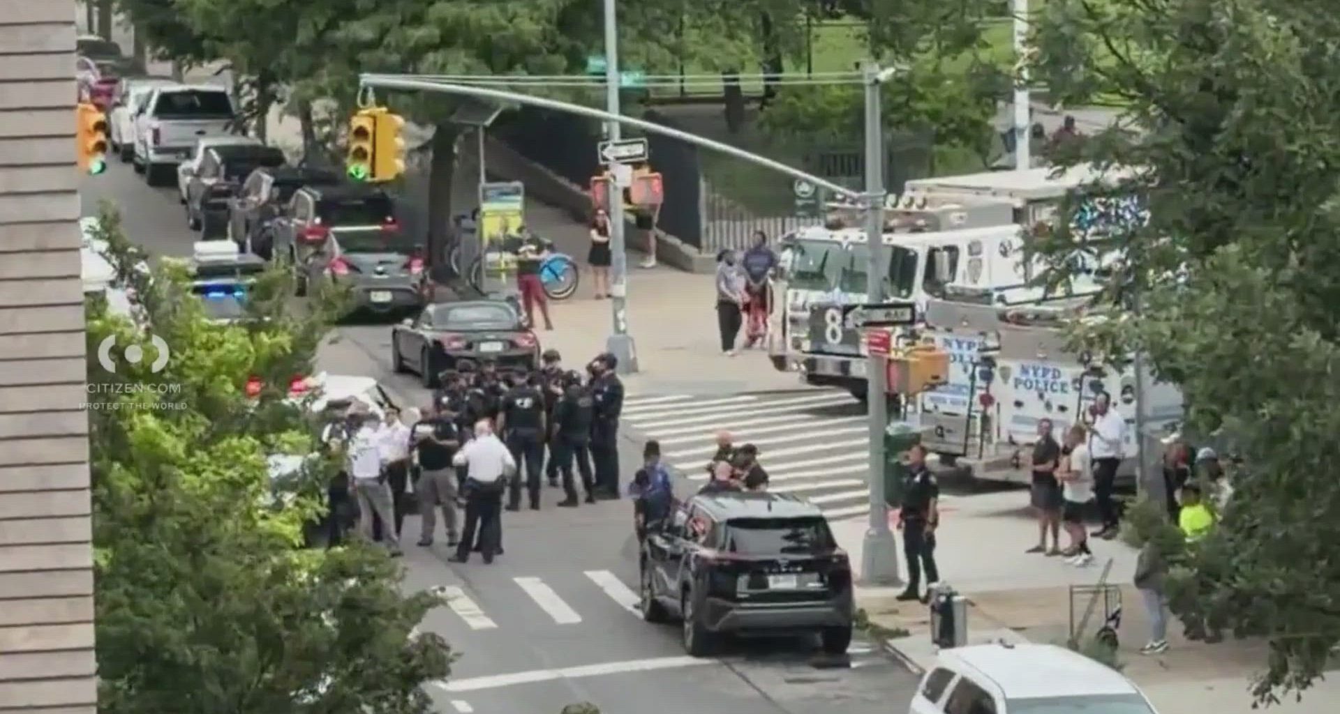 News 12 | Brooklyn | Officers In Tactical Gear Surround Bushwick Apartment Building