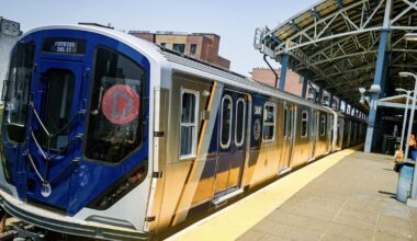 MTA rolls out new subway cars on D line, giving Bronx daily access to modern trains