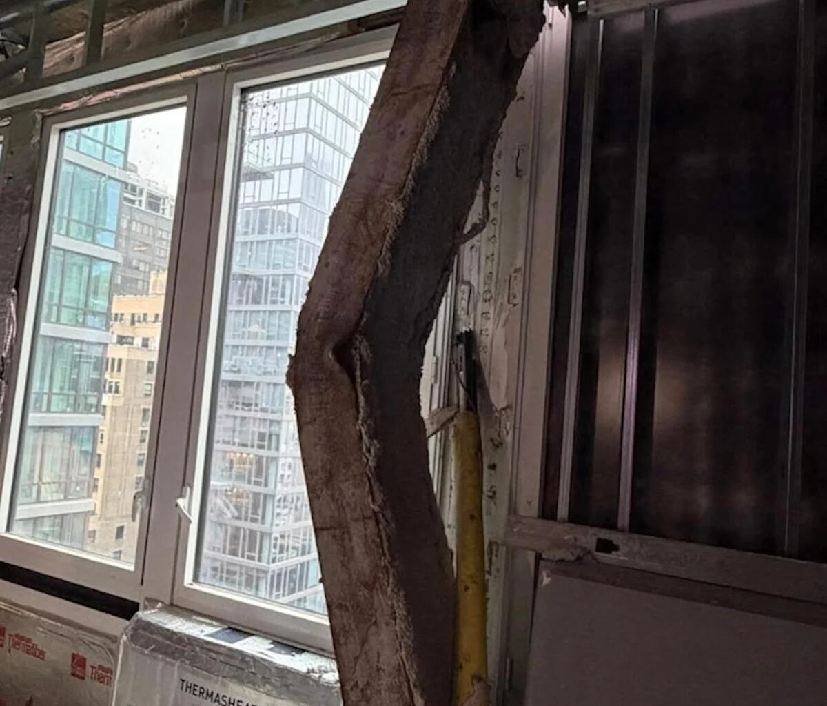 Midtown Manhattan building at risk of partial collapse after beams found buckling