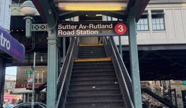 Man stabbed in back in unprovoked Brooklyn subway attack; suspect at large