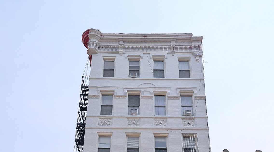 EV Grieve: The most colorful building in the East Village isn’t permanently turning white