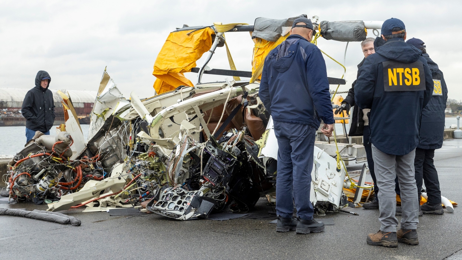 NYC sightseeing helicopter likely hit birds before its fatal plunge into Hudson River, NTSB report shows