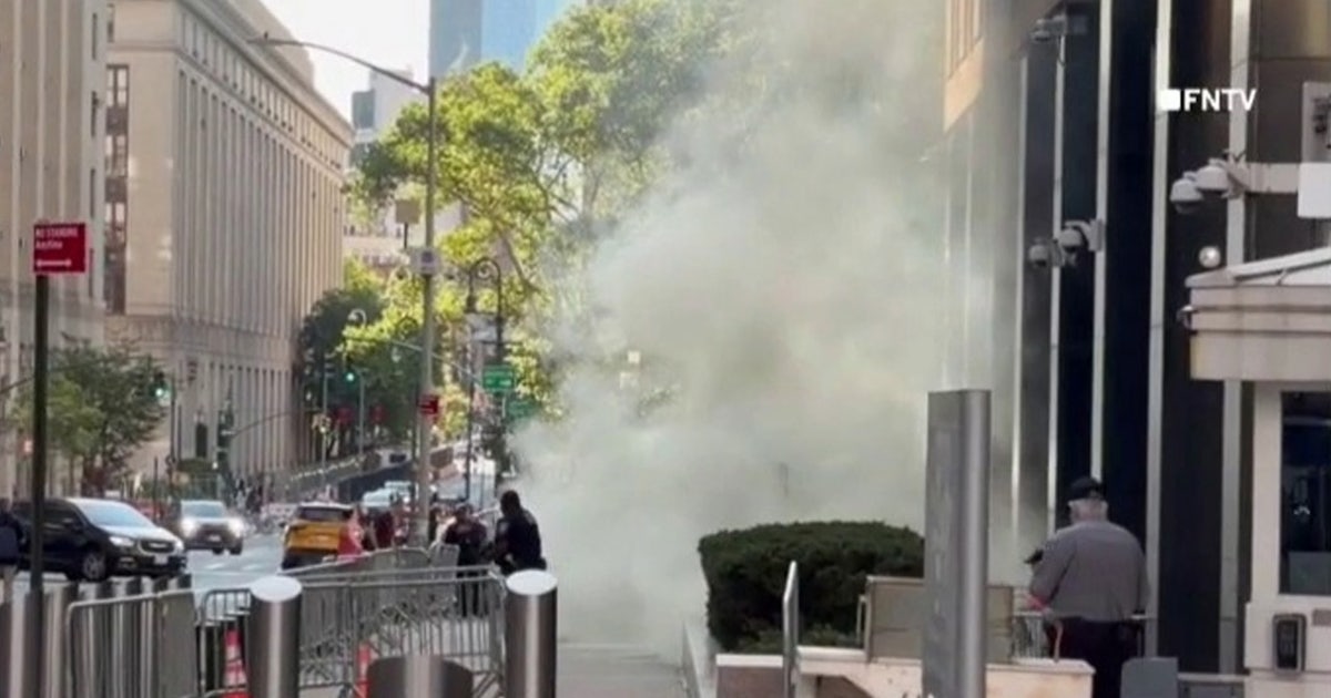 NYPD probes incident at Federal Plaza; video shows plume of smoke outside building