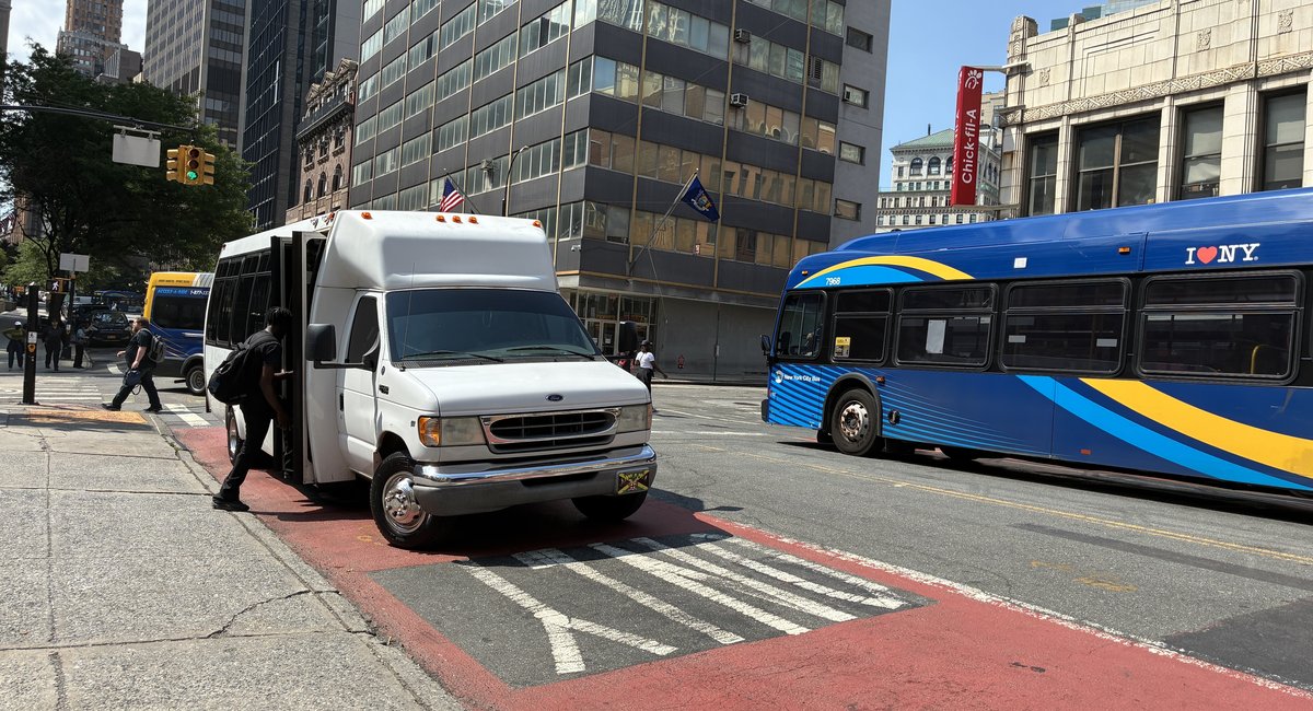 Brooklyn’s dollar vans squeezed by Mamdani’s Flatbush Avenue bus plan