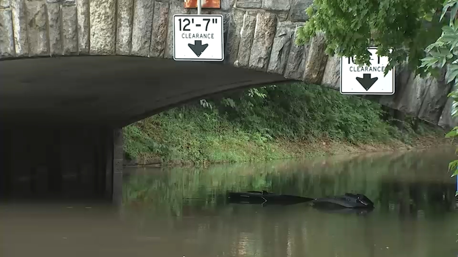 Westchester County storms: Bronx River Parkway submerges cars during flash flooding in Bronxville