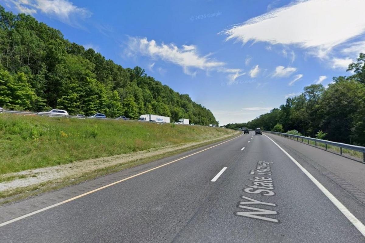 Bus Rollover On New York State Thruway In Plattekill, NY Injures 10 Passengers