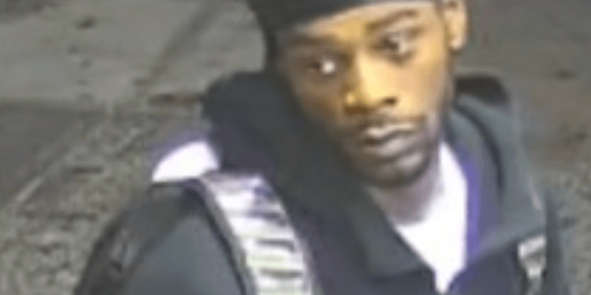 Gunman wanted for shooting man's buttocks in Queens