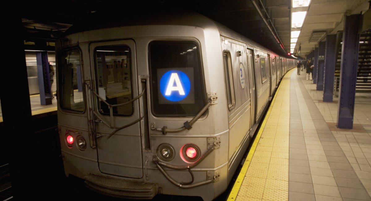 Teen girl hospitalized after subway surfing in Queens, NYPD says