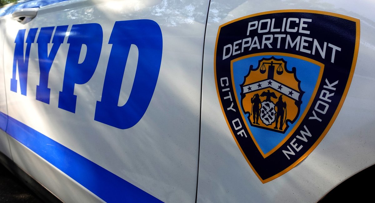 2 men stabbed near Central Park on Manhattan's Upper West Side, NYPD says