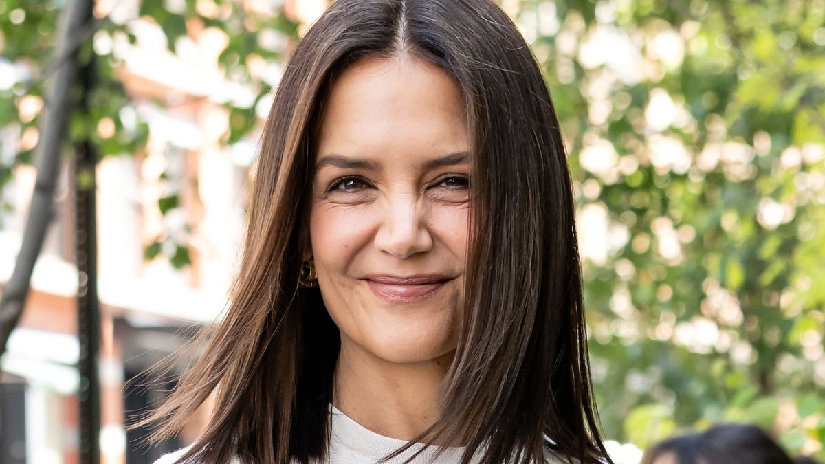 Katie Holmes enjoys a shopping day in NYC with her rumored hot boyfriend