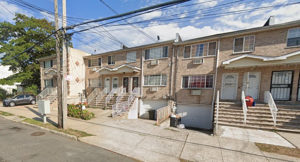 2 dead people found in Queens home where man emerged with shotgun after blast, NYPD says