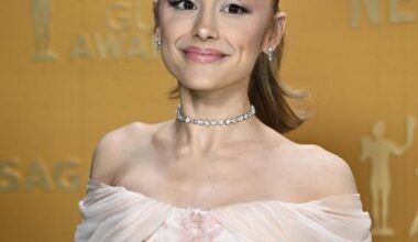 Ariana Grande battles technical difficulties during Brooklyn show - Music News