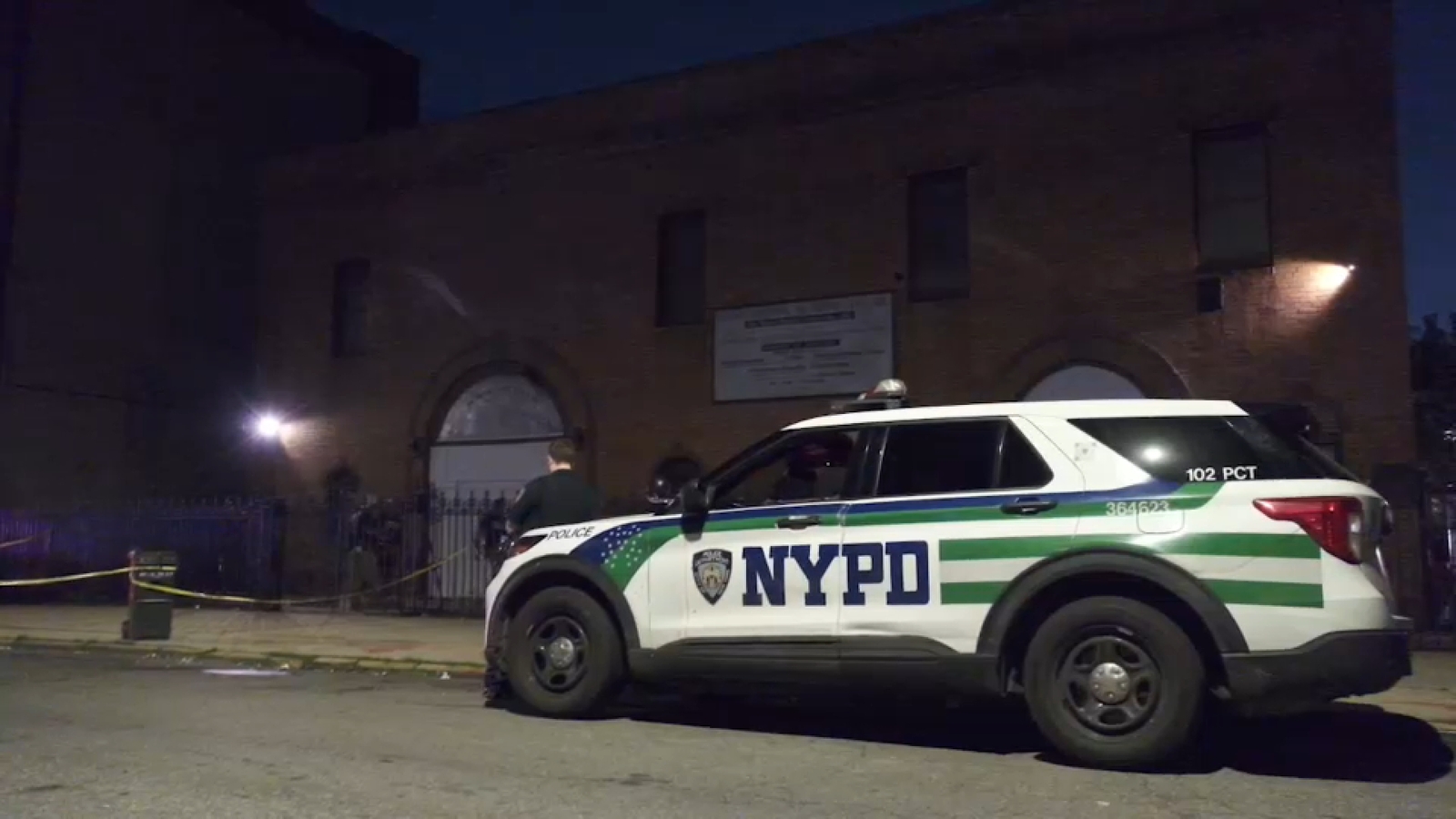 Man arrested after throwing Molotov cocktails at 2 Queens religious buildings, police say