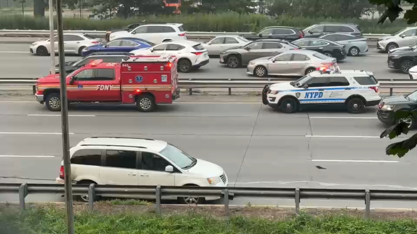 2 killed after scooter crash on Grand Central Parkway in Queens, police say
