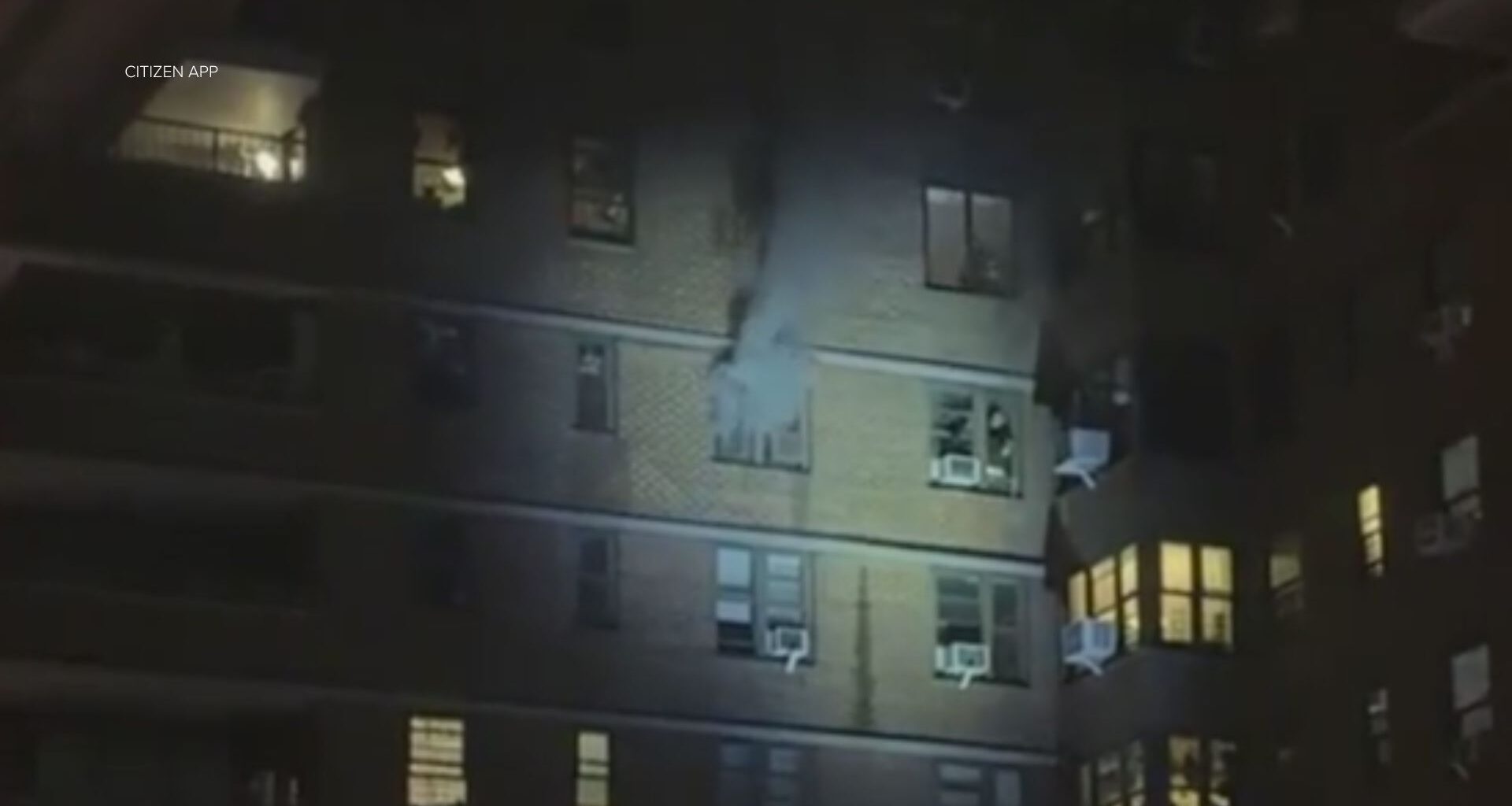5 firefighters injured battling Manhattan high-rise fire