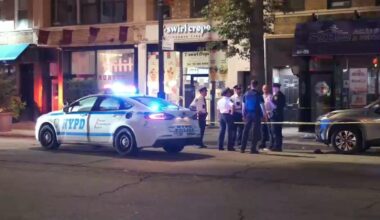 Off-duty NYPD officer stabbed in Bayside, Queens; police search for 2 suspects